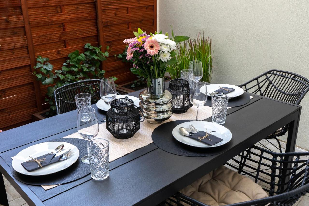 Suite Fuer 4 Mit Terrasse Im Herzen Der Innenstadt ชเวียรีน ภายนอก รูปภาพ