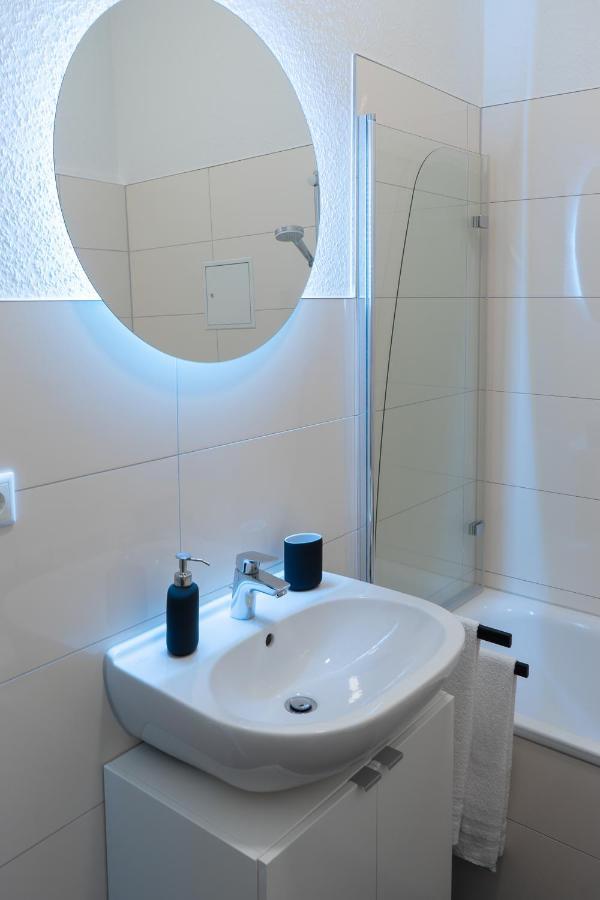 Suite Fuer 4 Mit Terrasse Im Herzen Der Innenstadt ชเวียรีน ภายนอก รูปภาพ