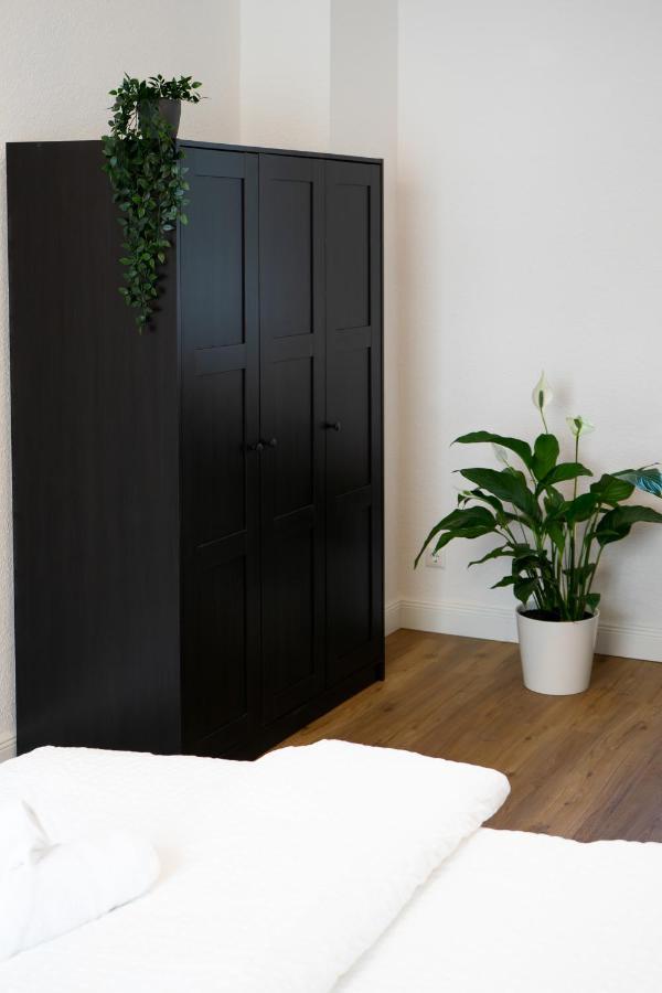 Suite Fuer 4 Mit Terrasse Im Herzen Der Innenstadt ชเวียรีน ภายนอก รูปภาพ